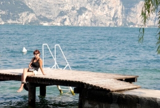  Relax on the pier 